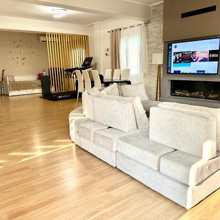 Cozy Apartment With Parking Near The City Center Athene Buitenkant foto
