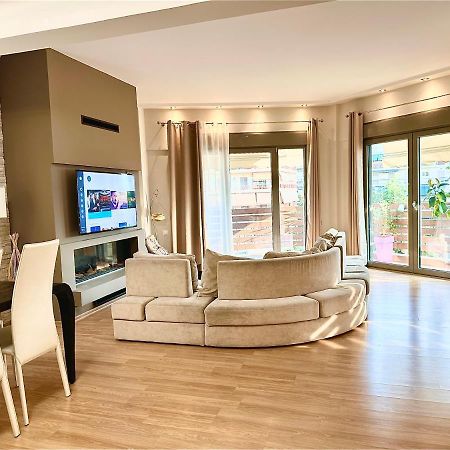 Cozy Apartment With Parking Near The City Center Athene Buitenkant foto