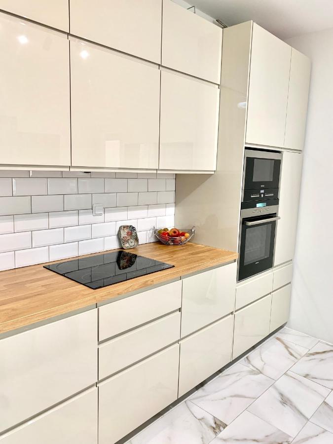 Cozy Apartment With Parking Near The City Center Athene Buitenkant foto