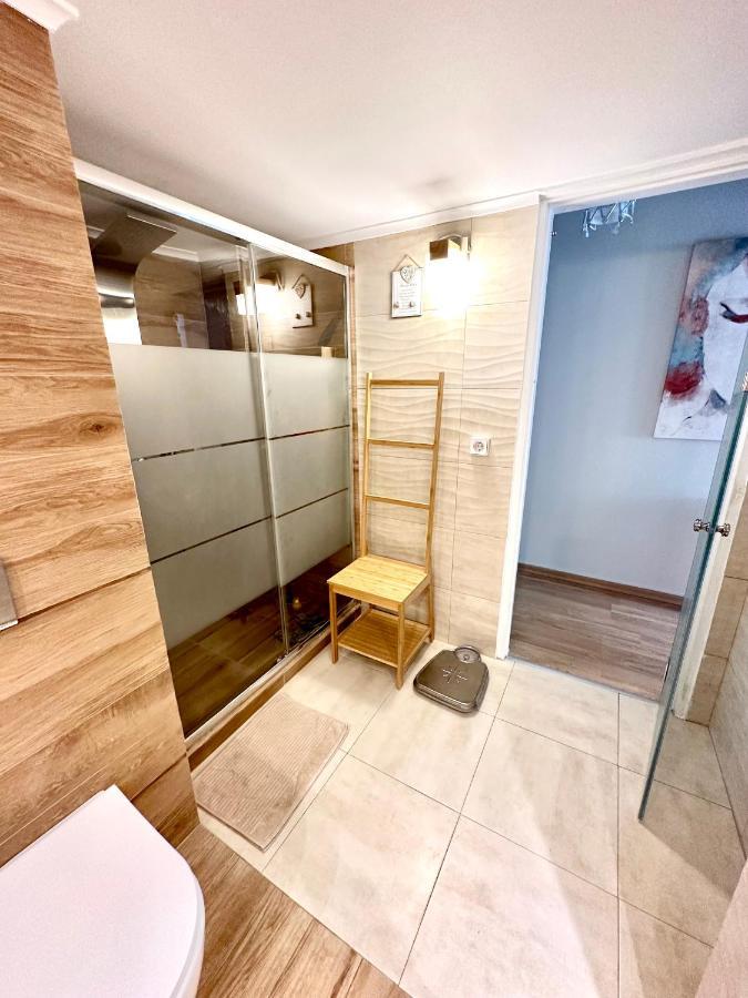 Cozy Apartment With Parking Near The City Center Athene Buitenkant foto