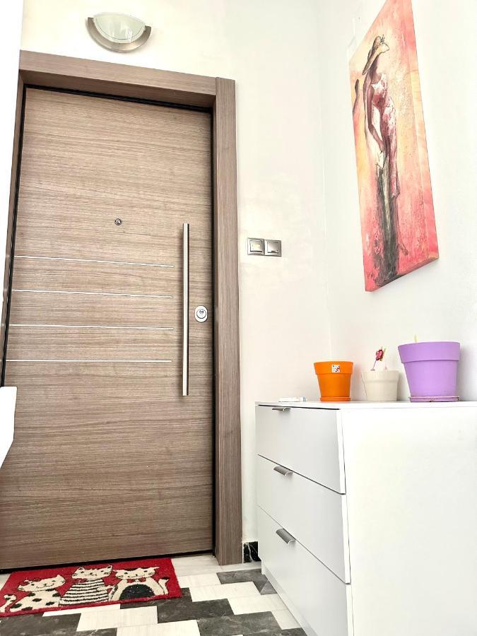 Cozy Apartment With Parking Near The City Center Athene Buitenkant foto