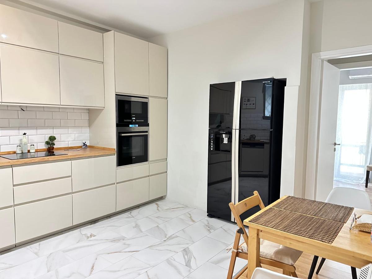 Cozy Apartment With Parking Near The City Center Athene Buitenkant foto
