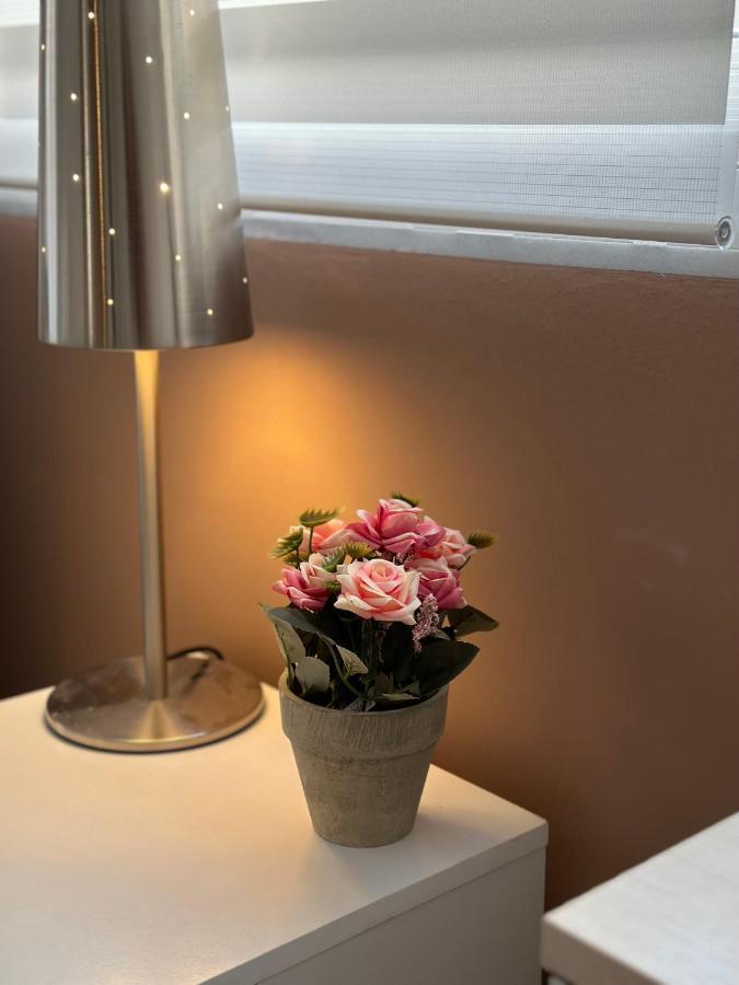 Cozy Apartment With Parking Near The City Center Athene Buitenkant foto