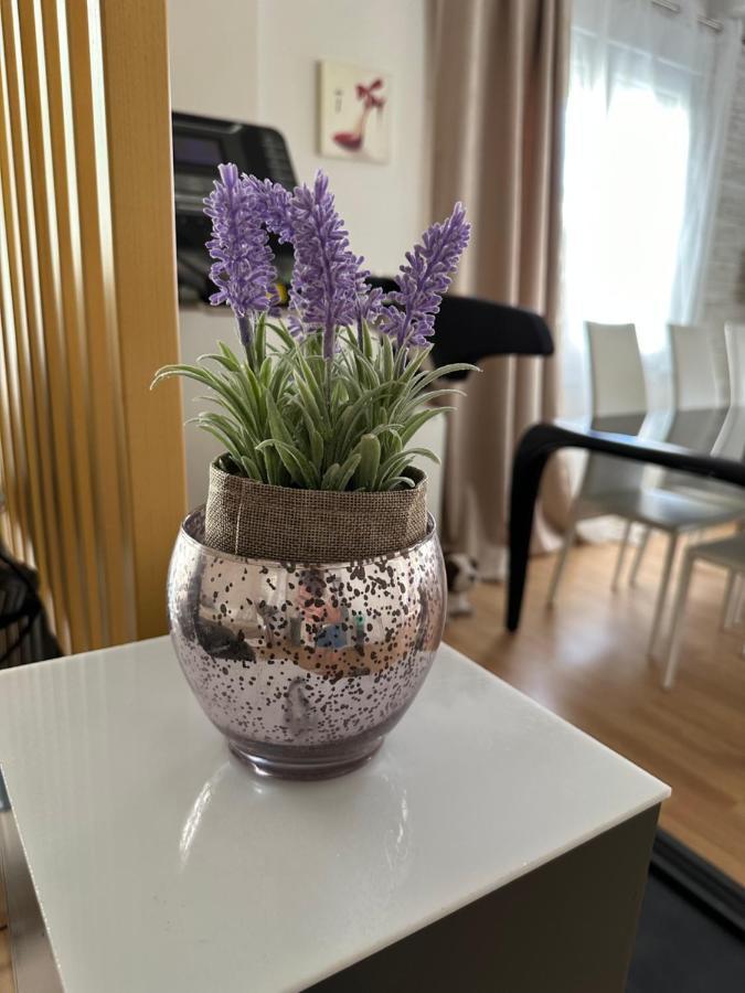 Cozy Apartment With Parking Near The City Center Athene Buitenkant foto