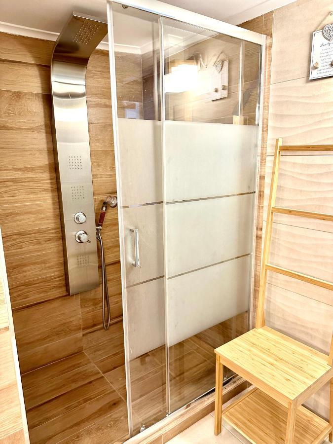 Cozy Apartment With Parking Near The City Center Athene Buitenkant foto