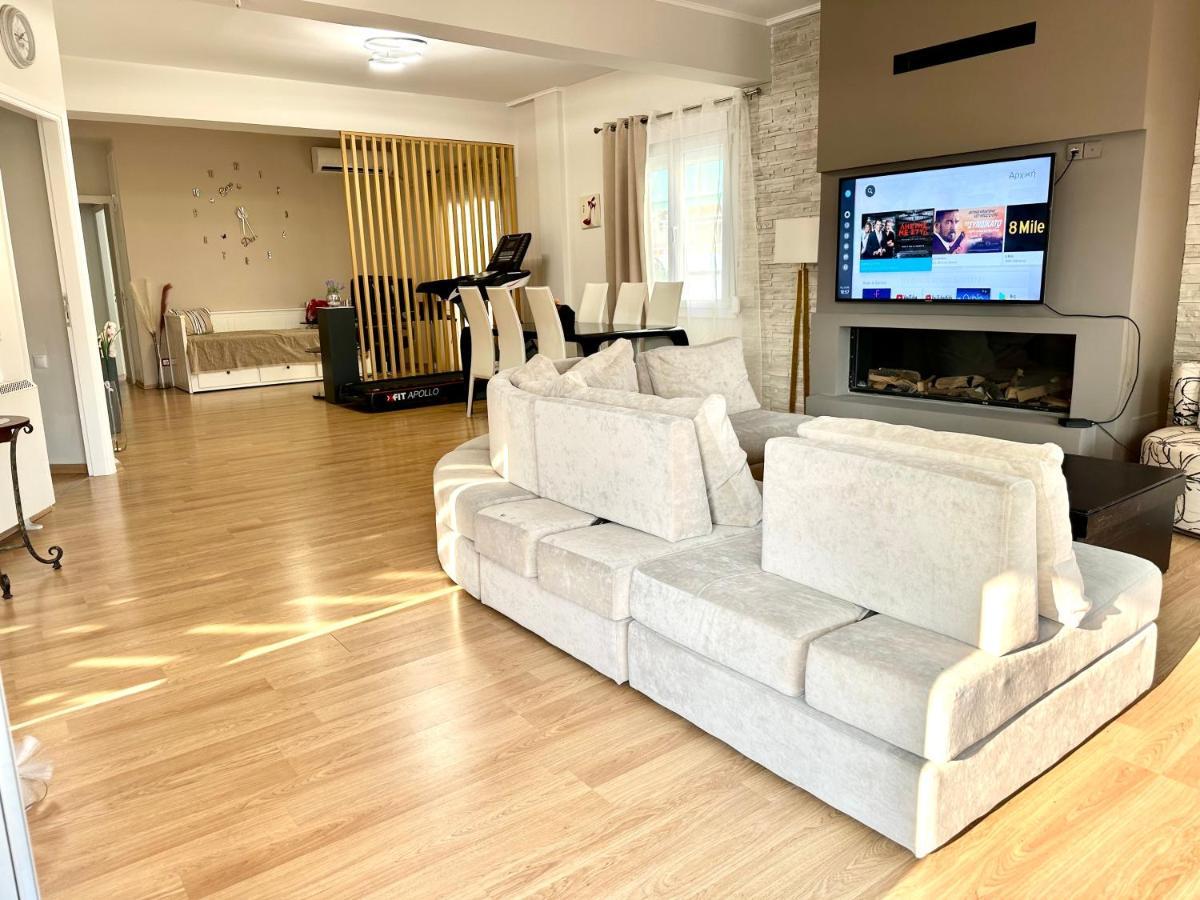 Cozy Apartment With Parking Near The City Center Athene Buitenkant foto