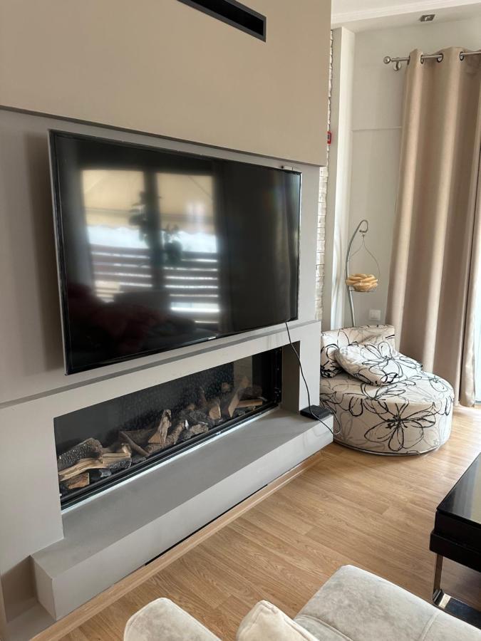 Cozy Apartment With Parking Near The City Center Athene Buitenkant foto