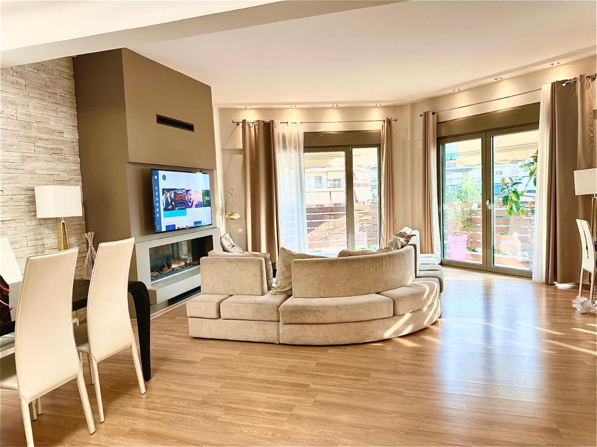 Cozy Apartment With Parking Near The City Center Athene Buitenkant foto